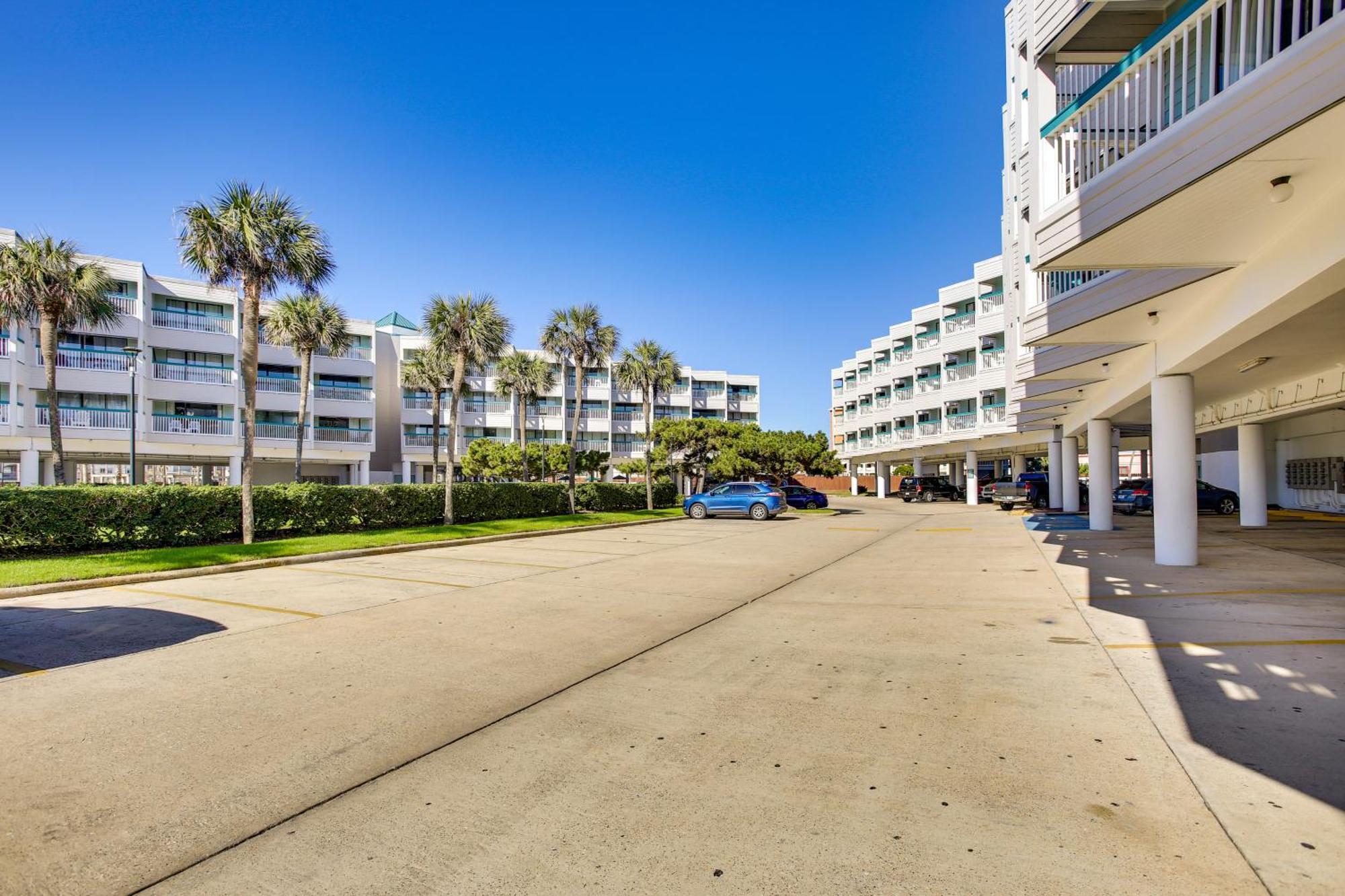 Galveston Retreat With Balcony And Gulf Views! Apartment Bagian luar foto